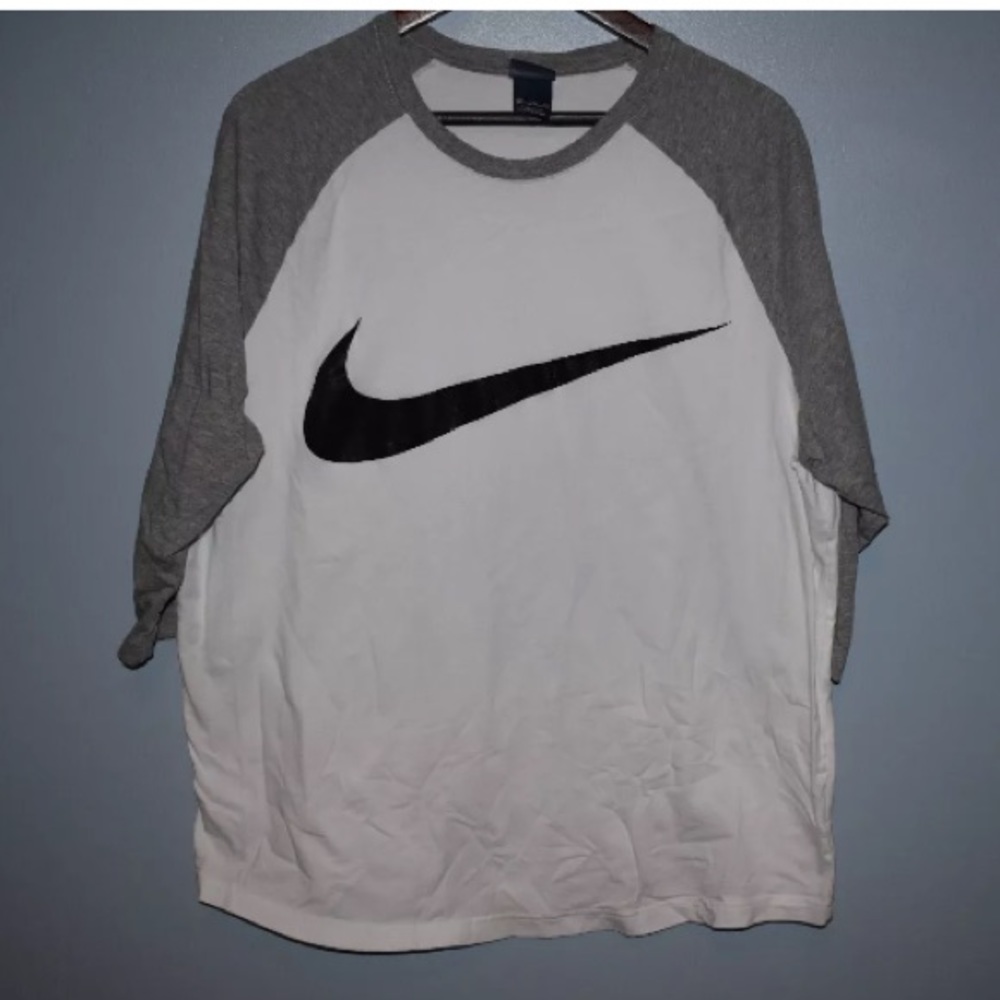 Nike men's baseball style tee